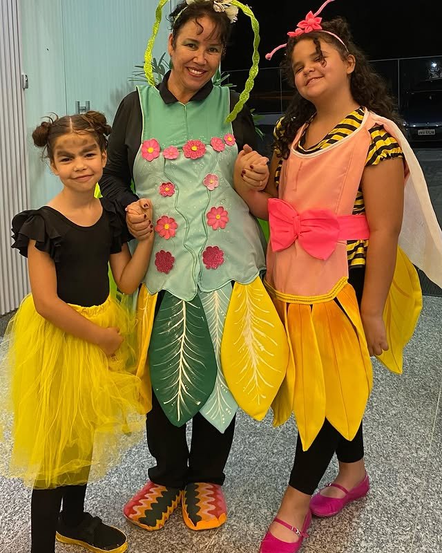 Ana Patrícia com crianças